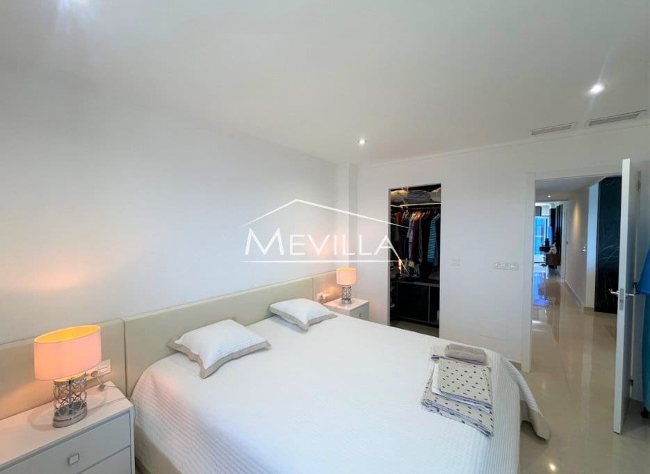 Ático de 3 habitaciones en La Manga del Mar Menor en venta con piscina garaje - 525.000 € (Ref: 9763262)