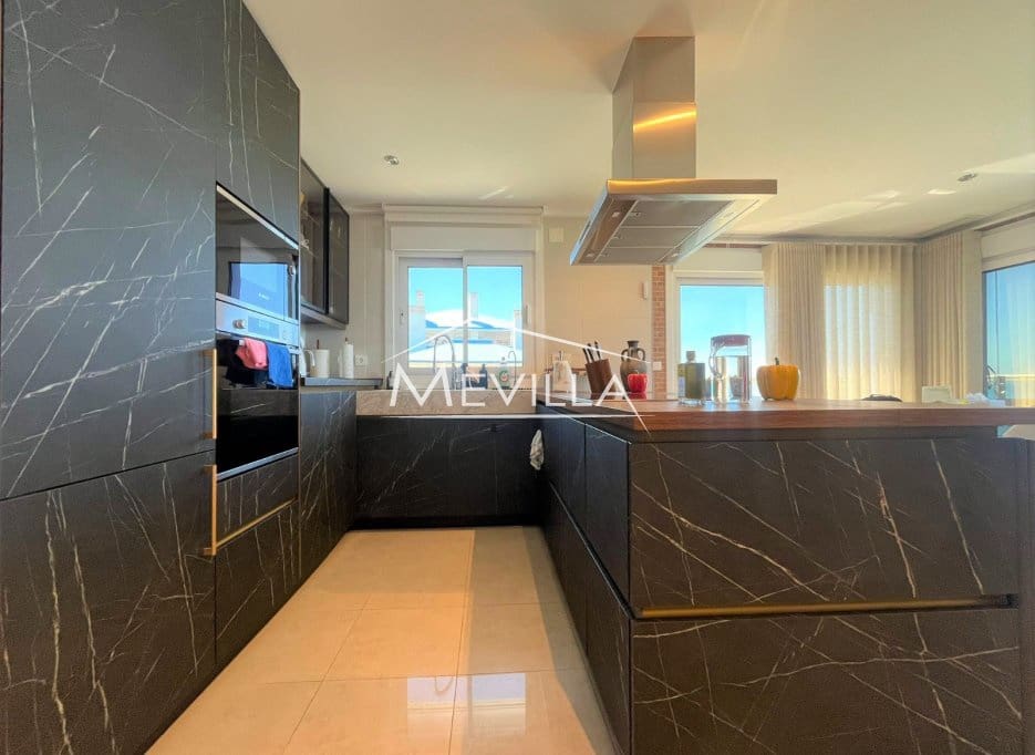 Ático de 3 habitaciones en La Manga del Mar Menor en venta con piscina garaje - 525.000 € (Ref: 9763262)