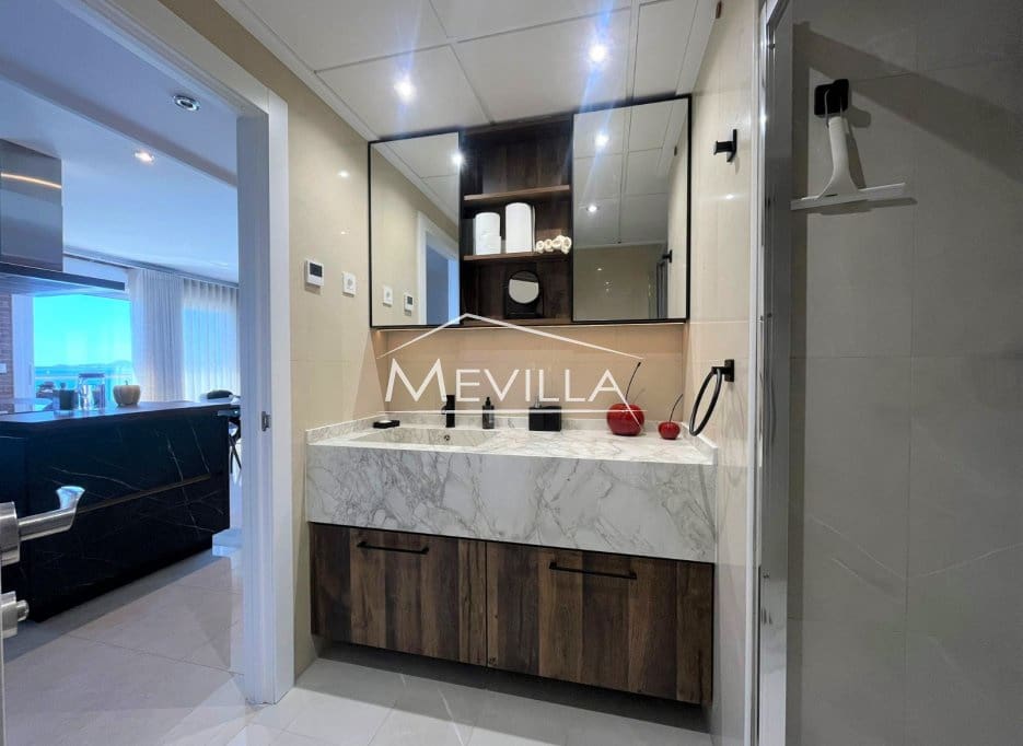 Ático de 3 habitaciones en La Manga del Mar Menor en venta con piscina garaje - 525.000 € (Ref: 9763262)