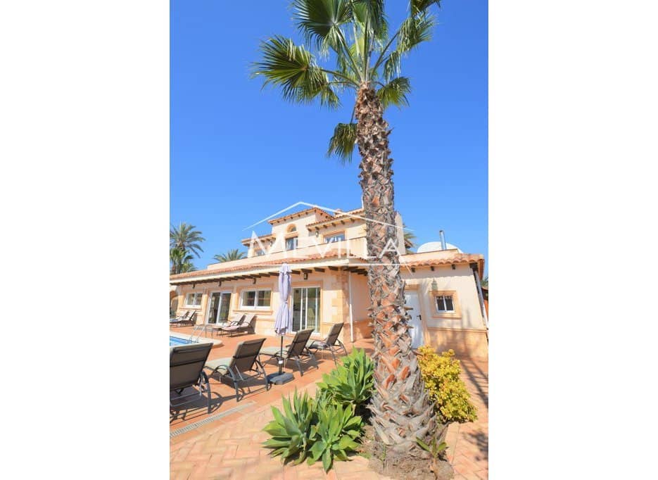 5 makuuhuone Huvila myytävänä paikassa Cabo Roig mukana uima-altaan 
autotalli - 1 400 000 € (Ref: 9793638)