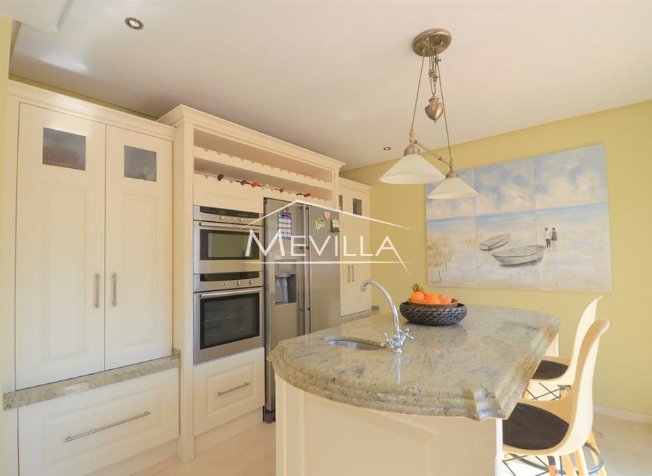 5 makuuhuone Huvila myytävänä paikassa Cabo Roig mukana uima-altaan 
autotalli - 1 400 000 € (Ref: 9793638)