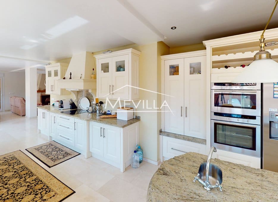 5 makuuhuone Huvila myytävänä paikassa Cabo Roig mukana uima-altaan 
autotalli - 1 400 000 € (Ref: 9793638)