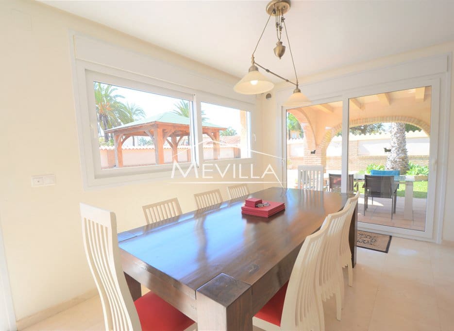 5 makuuhuone Huvila myytävänä paikassa Cabo Roig mukana uima-altaan 
autotalli - 1 400 000 € (Ref: 9793638)