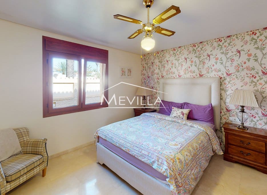 5 makuuhuone Huvila myytävänä paikassa Cabo Roig mukana uima-altaan 
autotalli - 1 400 000 € (Ref: 9793638)