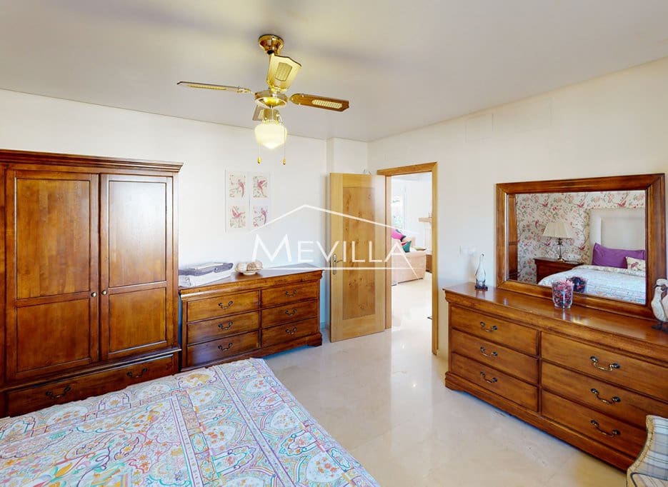 5 makuuhuone Huvila myytävänä paikassa Cabo Roig mukana uima-altaan 
autotalli - 1 400 000 € (Ref: 9793638)