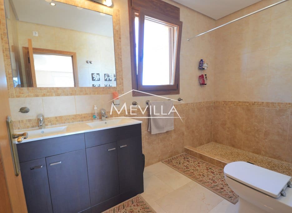 5 makuuhuone Huvila myytävänä paikassa Cabo Roig mukana uima-altaan 
autotalli - 1 400 000 € (Ref: 9793638)