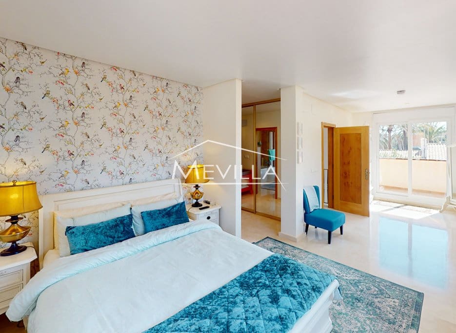 5 makuuhuone Huvila myytävänä paikassa Cabo Roig mukana uima-altaan 
autotalli - 1 400 000 € (Ref: 9793638)