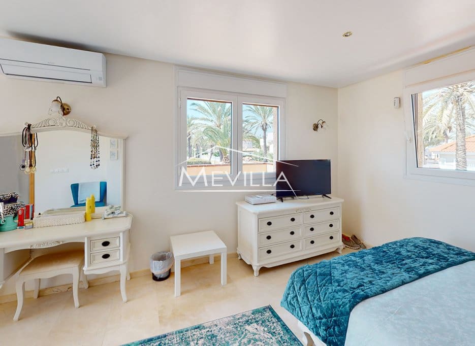 5 makuuhuone Huvila myytävänä paikassa Cabo Roig mukana uima-altaan 
autotalli - 1 400 000 € (Ref: 9793638)