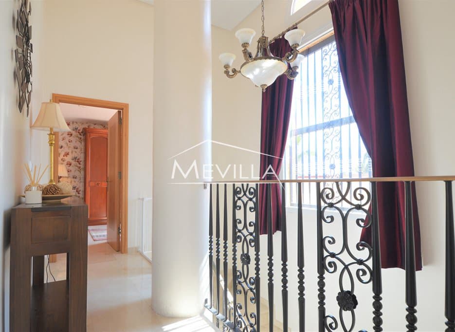 5 makuuhuone Huvila myytävänä paikassa Cabo Roig mukana uima-altaan 
autotalli - 1 400 000 € (Ref: 9793638)