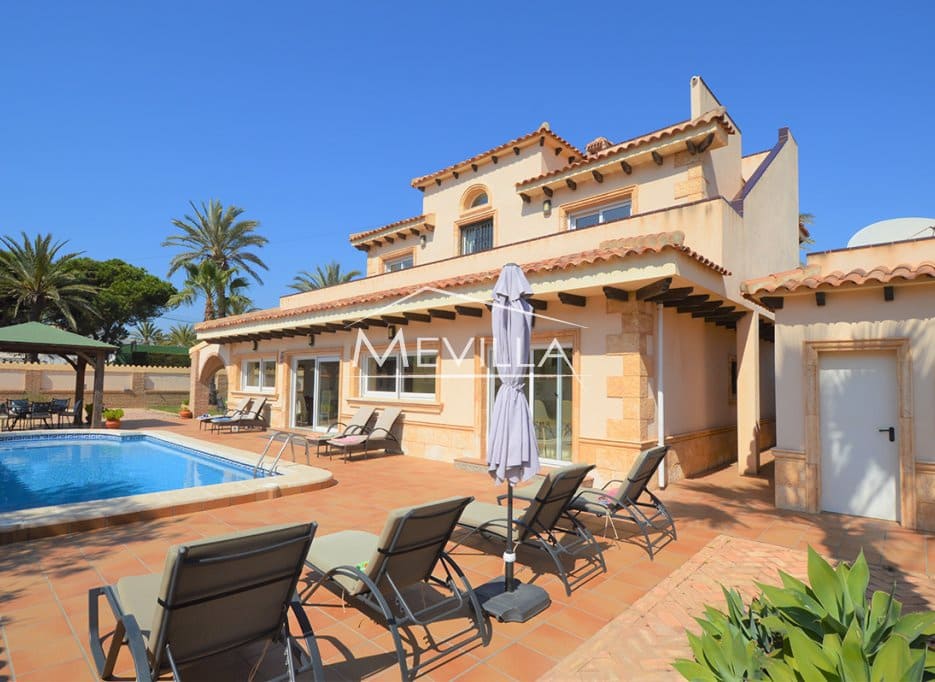 5 makuuhuone Huvila myytävänä paikassa Cabo Roig mukana uima-altaan 
autotalli - 1 400 000 € (Ref: 9793638)