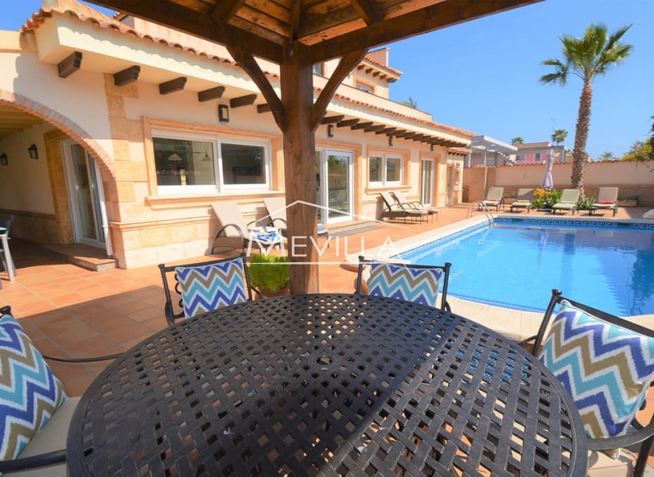 5 makuuhuone Huvila myytävänä paikassa Cabo Roig mukana uima-altaan 
autotalli - 1 400 000 € (Ref: 9793638)