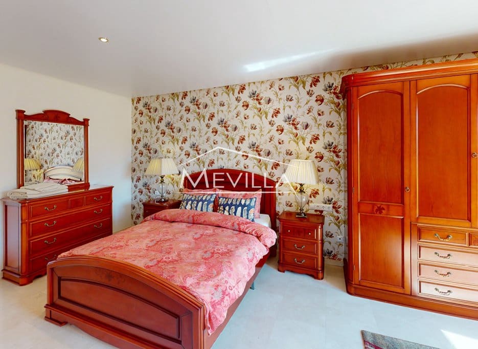 5 makuuhuone Huvila myytävänä paikassa Cabo Roig mukana uima-altaan 
autotalli - 1 400 000 € (Ref: 9793638)