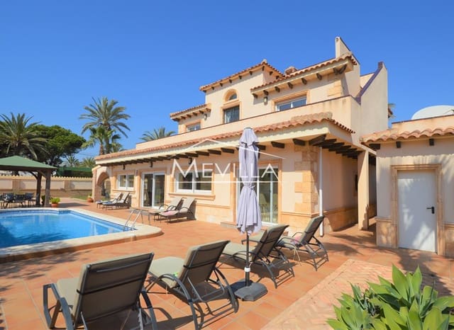5 soverom Villa til salgs i Cabo Roig, Orihuela med svømmebasseng garasje - € 1 400 000 (Ref: 9793638)