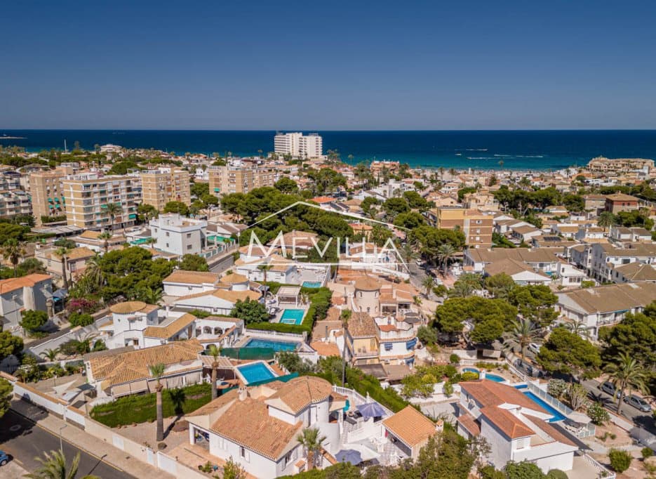 3 bedroom Villa for sale in La Zenia with garage - € 500,000 (Ref: 9799965)