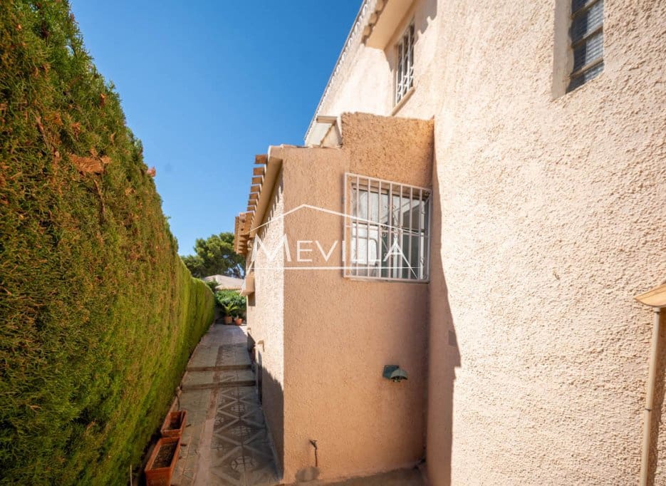 3 bedroom Villa for sale in La Zenia with garage - € 500,000 (Ref: 9799965)
