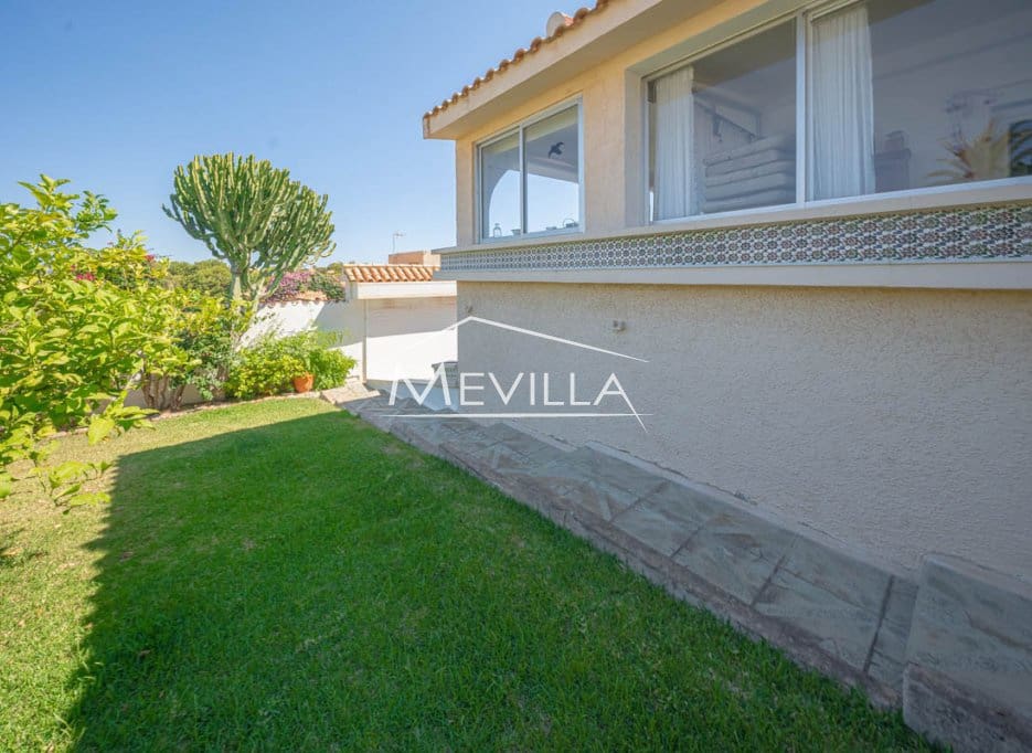3 bedroom Villa for sale in La Zenia with garage - € 500,000 (Ref: 9799965)