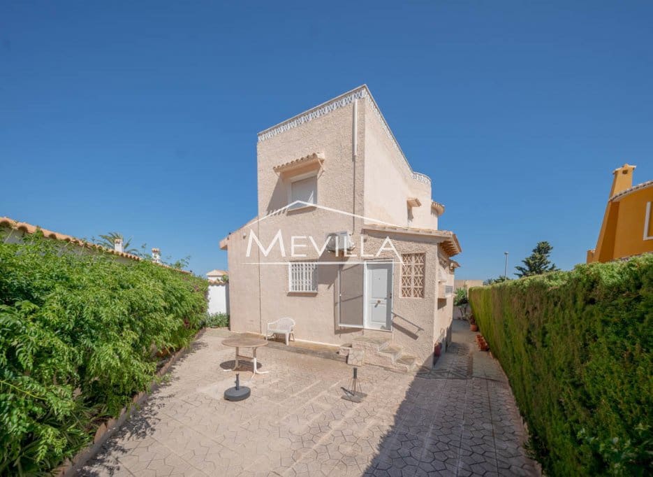 3 bedroom Villa for sale in La Zenia with garage - € 500,000 (Ref: 9799965)