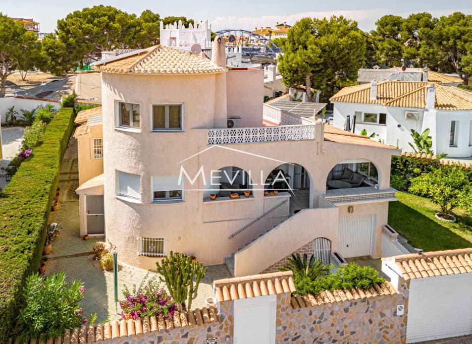 3 bedroom Villa for sale in La Zenia with garage - € 500,000 (Ref: 9799965)