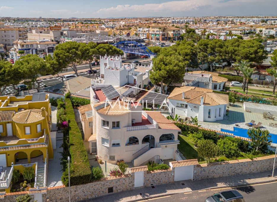 3 bedroom Villa for sale in La Zenia with garage - € 500,000 (Ref: 9799965)