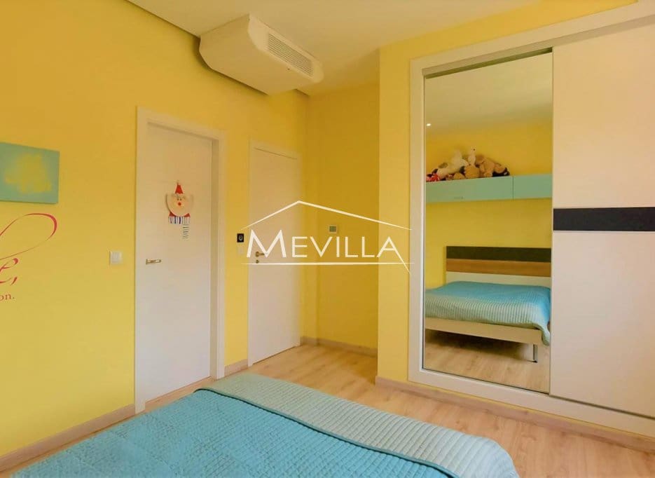 5 makuuhuone Huvila myytävänä paikassa Cabo Roig mukana uima-altaan 
autotalli - 970 000 € (Ref: 9893054)