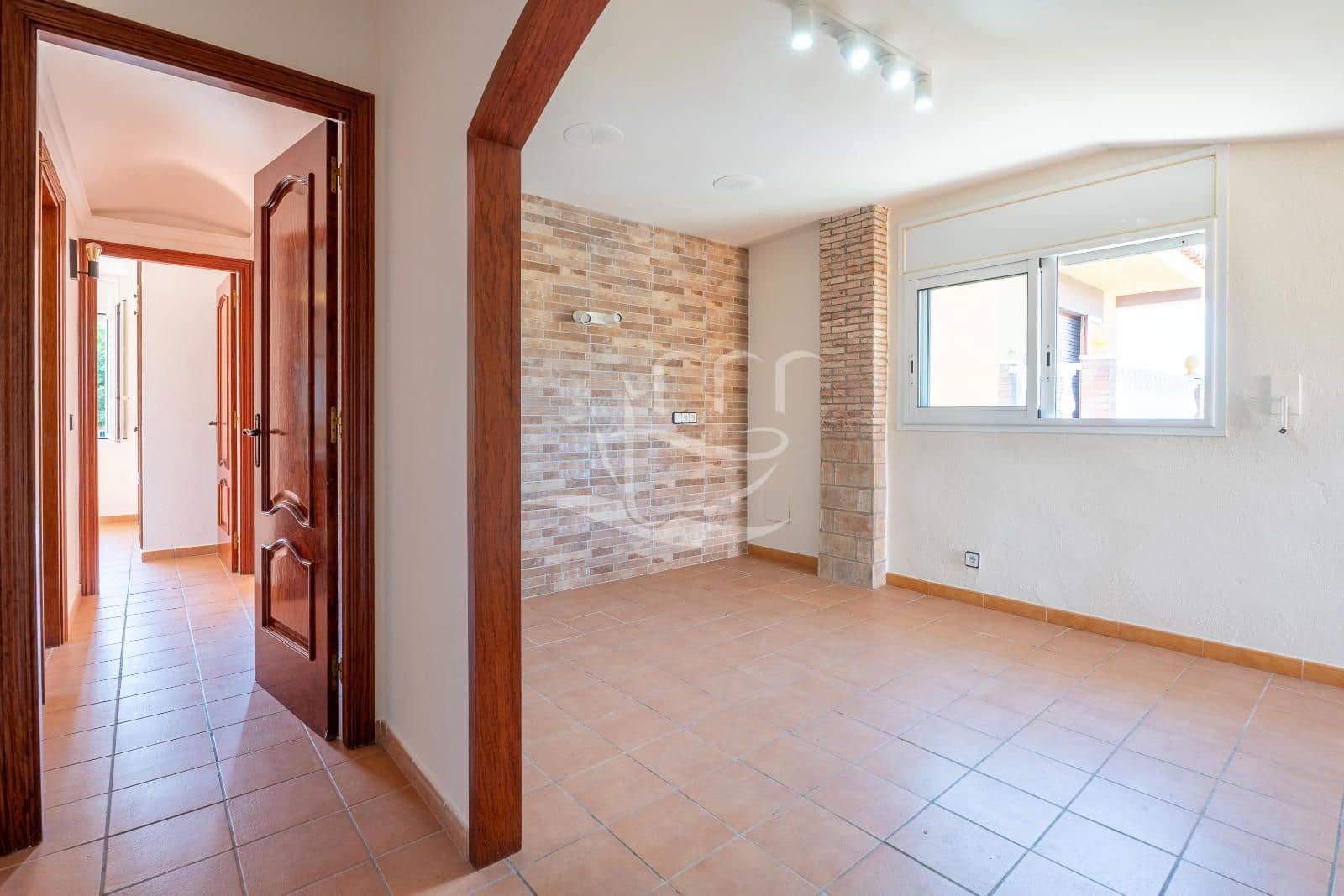 4 bedroom Townhouse for sale in Mont-ras with garage - € 625,000 (Ref: 10012539)