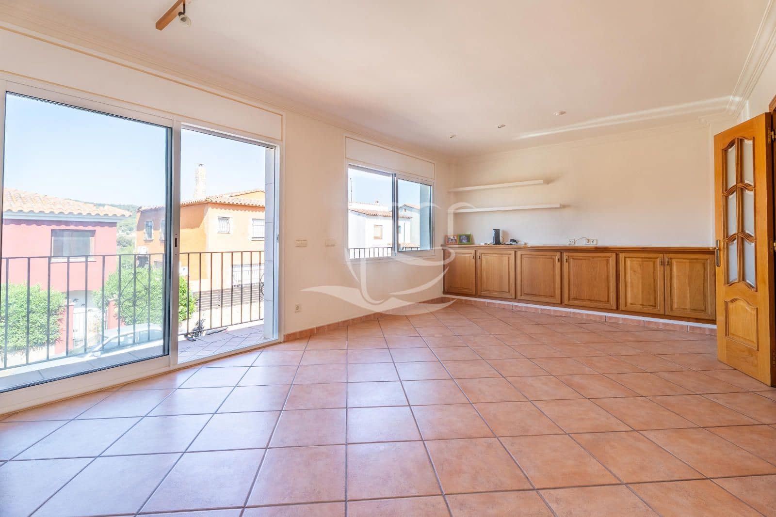 4 bedroom Townhouse for sale in Mont-ras with garage - € 625,000 (Ref: 10012539)