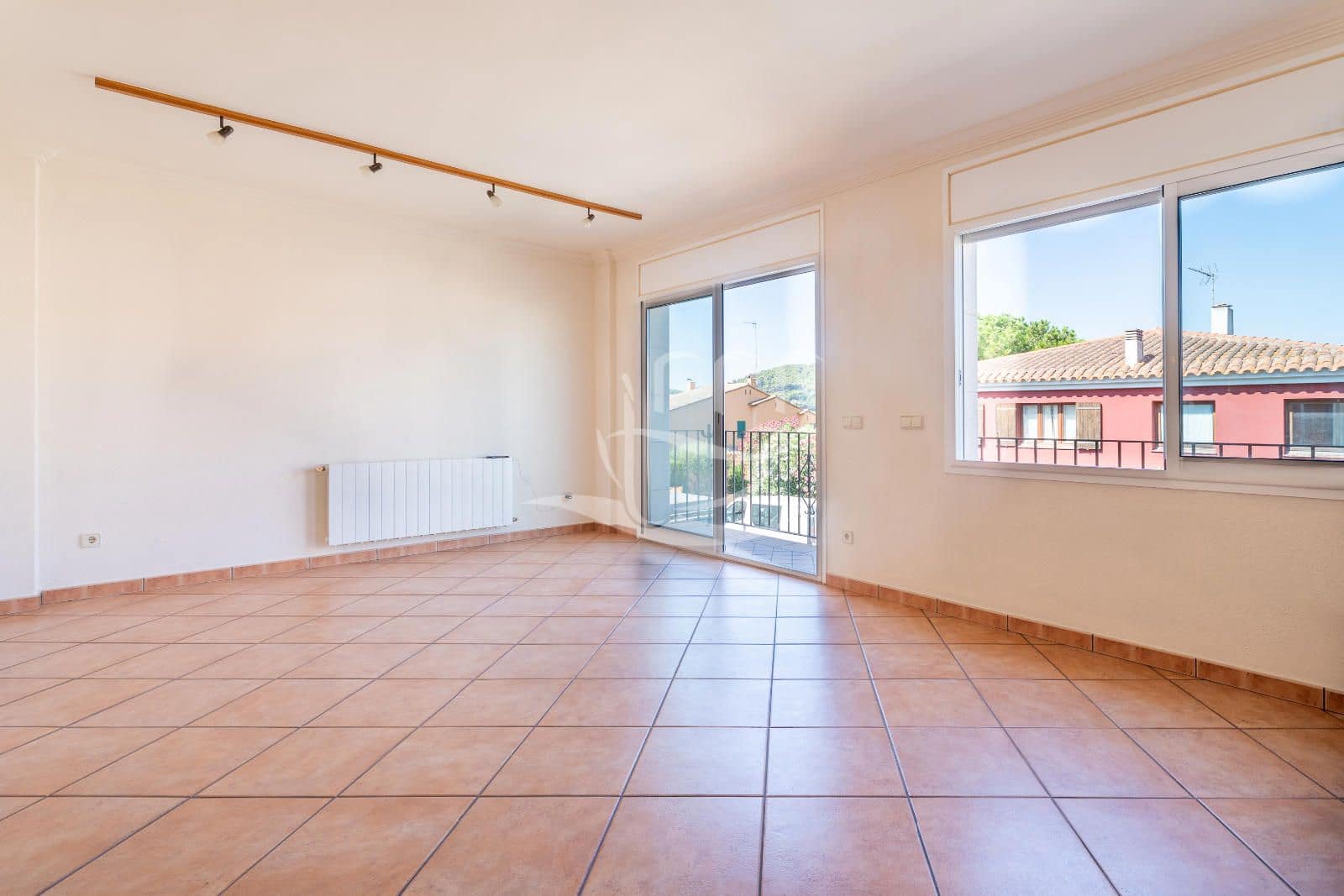 4 bedroom Townhouse for sale in Mont-ras with garage - € 625,000 (Ref: 10012539)