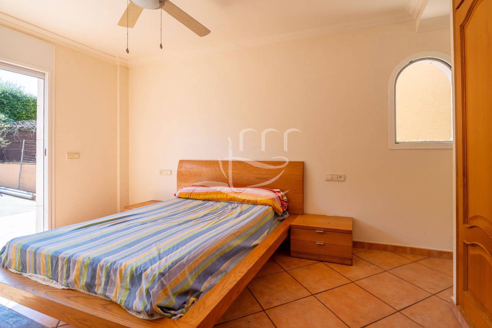 4 bedroom Townhouse for sale in Mont-ras with garage - € 625,000 (Ref: 10012539)
