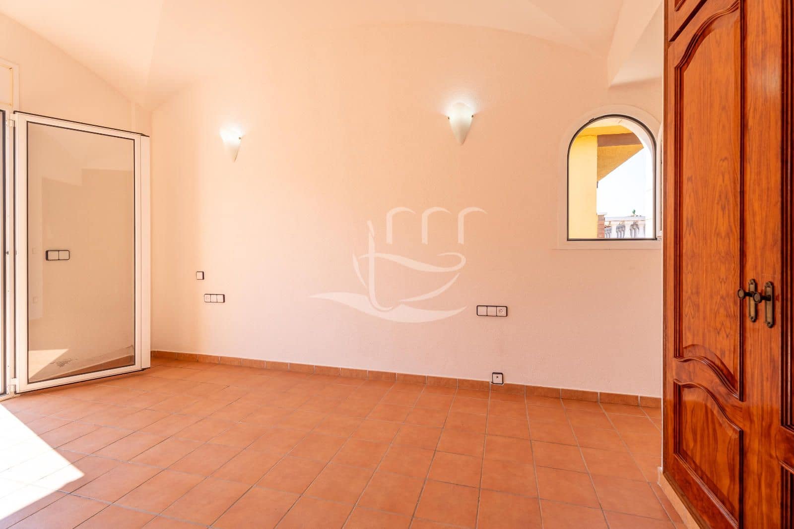 4 bedroom Townhouse for sale in Mont-ras with garage - € 625,000 (Ref: 10012539)