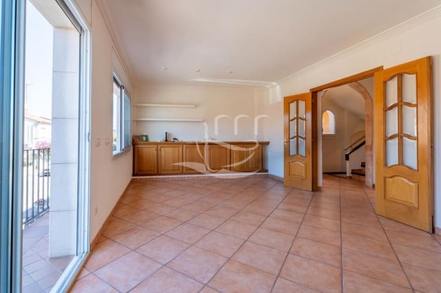4 bedroom Townhouse for sale in Mont-ras with garage - € 625,000 (Ref: 10012539)