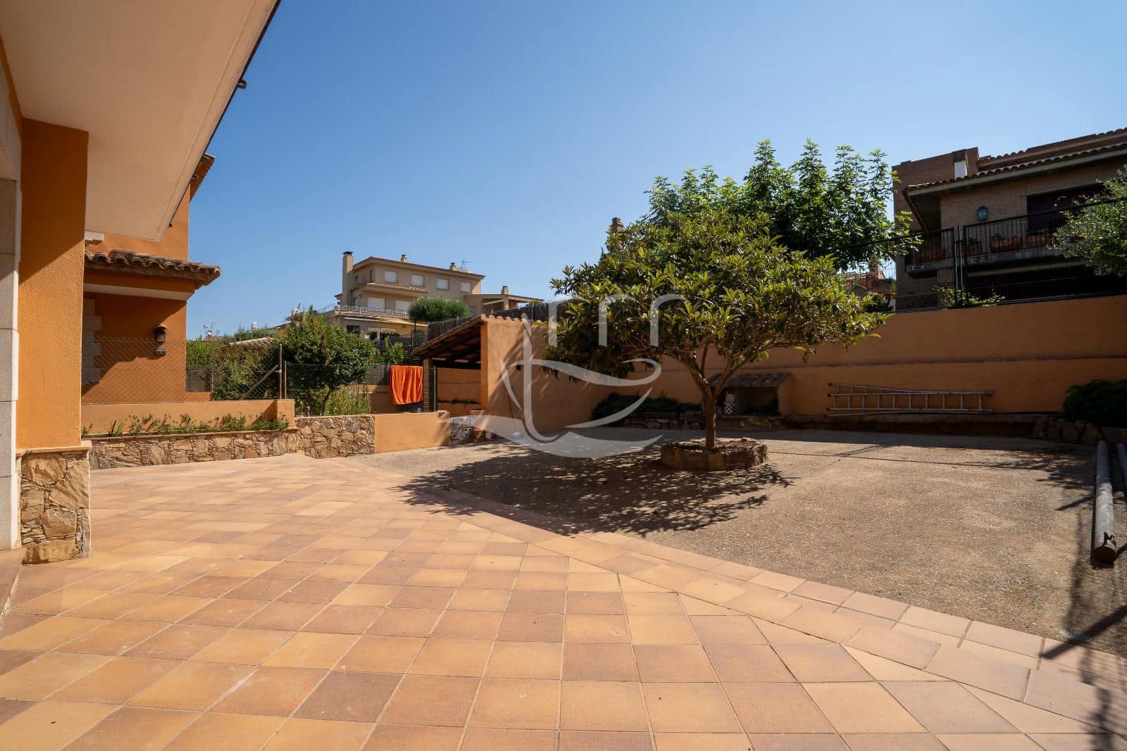 4 bedroom Townhouse for sale in Mont-ras with garage - € 625,000 (Ref: 10012539)