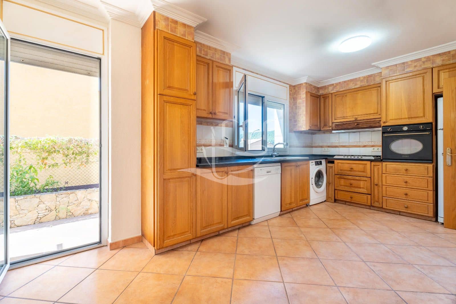4 bedroom Townhouse for sale in Mont-ras with garage - € 625,000 (Ref: 10012539)