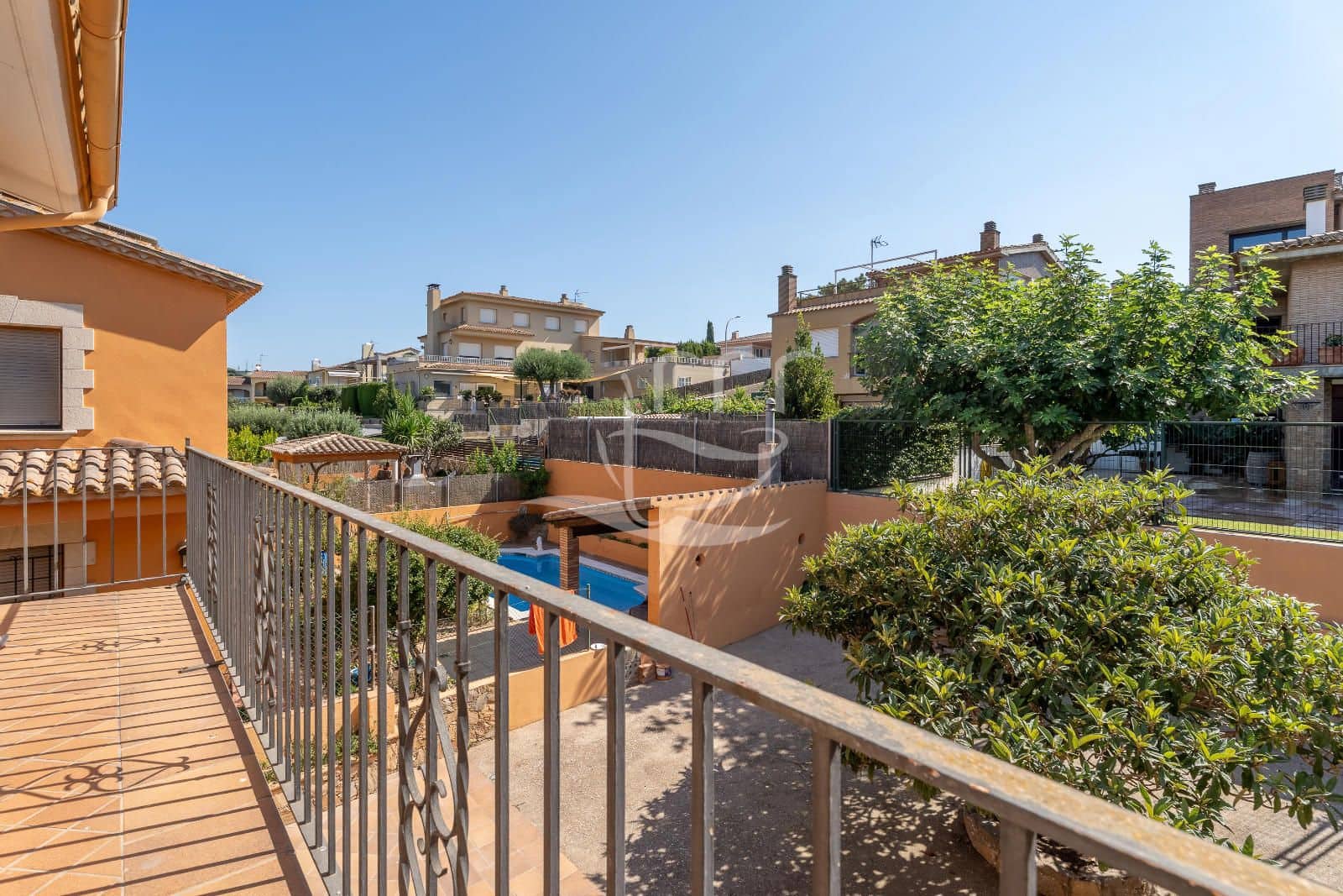 4 bedroom Townhouse for sale in Mont-ras with garage - € 625,000 (Ref: 10012539)