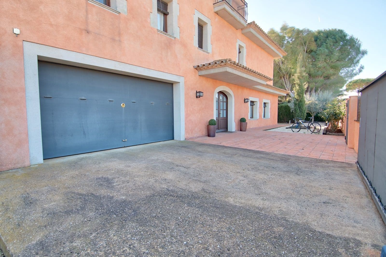 6 soverom Villa til salgs i Mont-ras med svømmebasseng garasje - € 1 100 000 (Ref: 7998301)