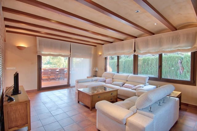6 bedroom Villa for sale in Mont-ras with pool garage - € 1,100,000 (Ref: 7998301)