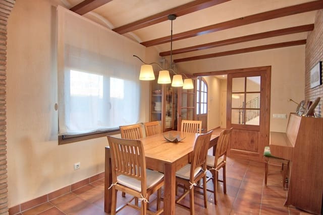 6 bedroom Villa for sale in Mont-ras with pool garage - € 1,100,000 (Ref: 7998301)