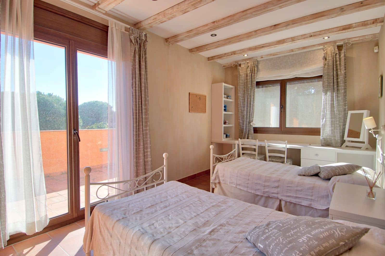 6 soverom Villa til salgs i Mont-ras med svømmebasseng garasje - € 1 100 000 (Ref: 7998301)