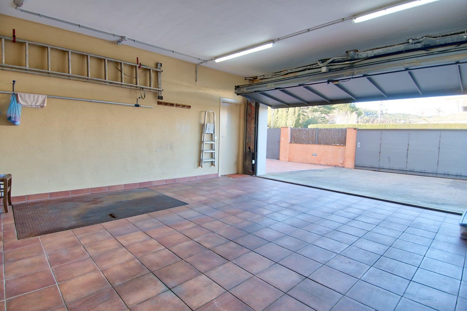 6 soverom Villa til salgs i Mont-ras med svømmebasseng garasje - € 1 100 000 (Ref: 7998301)