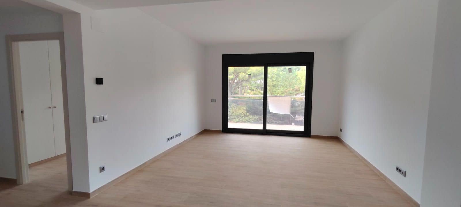3 soverom Leilighet til salgs i Pals med svømmebasseng garasje - € 350 000 (Ref: 8600453)