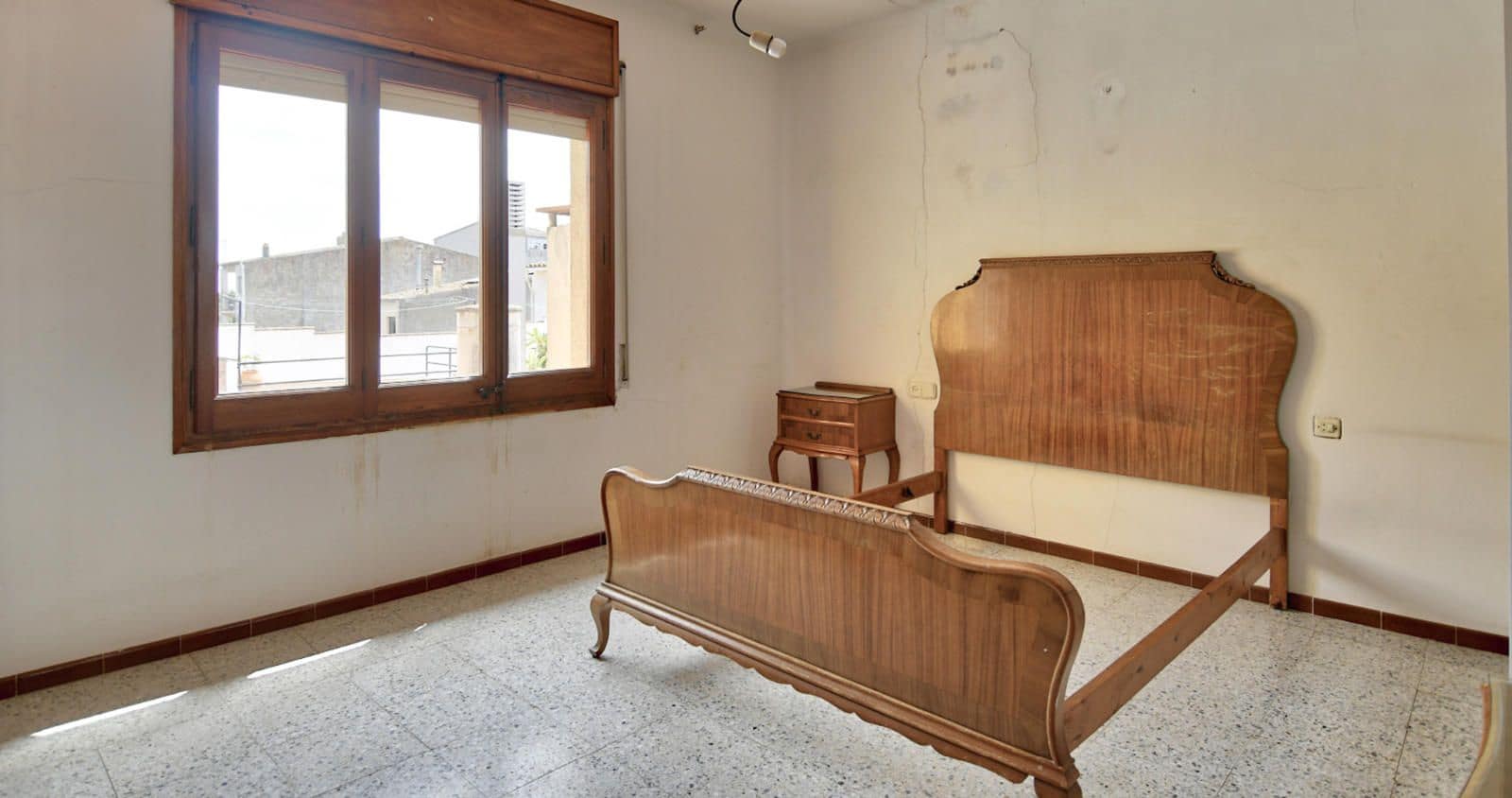 Villa til salgs i Palafrugell - € 280 000 (Ref: 9000175)