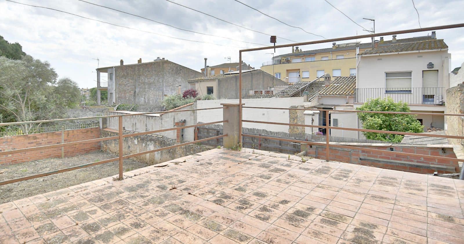 Villa til salgs i Palafrugell - € 280 000 (Ref: 9000175)