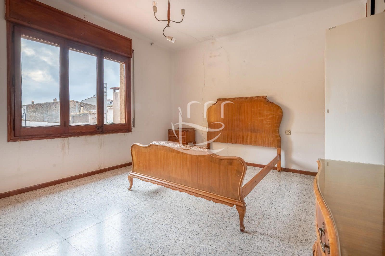 4 bedroom Villa for sale in Palafrugell - € 295,000 (Ref: 9000175)