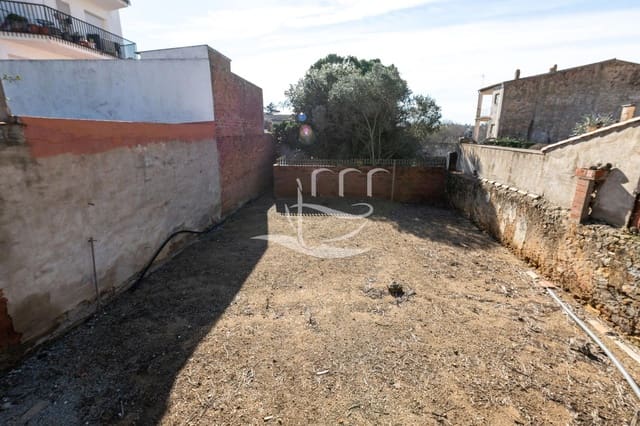 4 bedroom Villa for sale in Palafrugell - € 295,000 (Ref: 9000175)