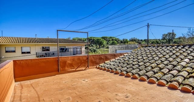 3 bedroom Villa for sale in Palafrugell with garage - € 275,000 (Ref: 9360765)