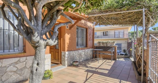 3 bedroom Villa for sale in Palafrugell with garage - € 275,000 (Ref: 9360765)