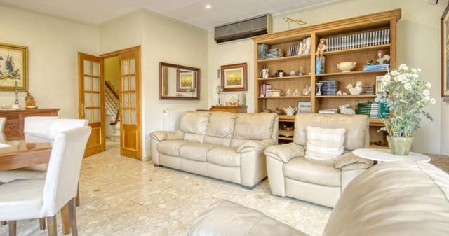 5 bedroom Villa for sale in Palamós with garage - € 590,000 (Ref: 9414576)