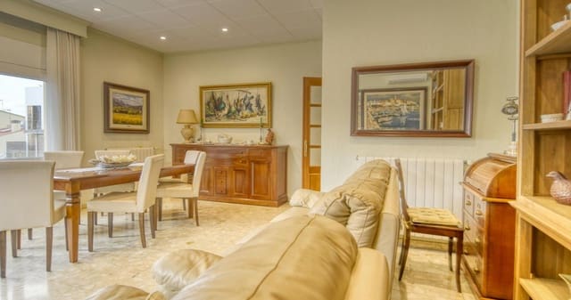 5 bedroom Villa for sale in Palamós with garage - € 590,000 (Ref: 9414576)