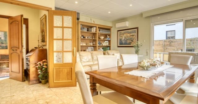 5 bedroom Villa for sale in Palamós with garage - € 590,000 (Ref: 9414576)