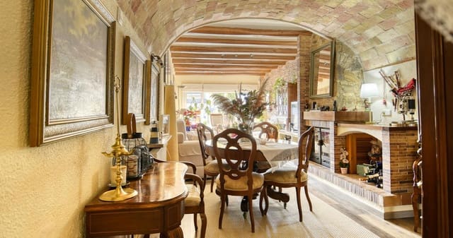 4 bedroom Villa for sale in Palafrugell - € 410,000 (Ref: 9534601)