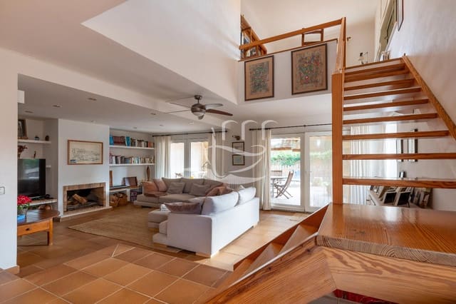 4 makuuhuone Huvila myytävänä paikassa Calella de Palafrugell, Palafrugell mukana uima-altaan 
autotalli - 1 100 000 € (Ref: 9574893)